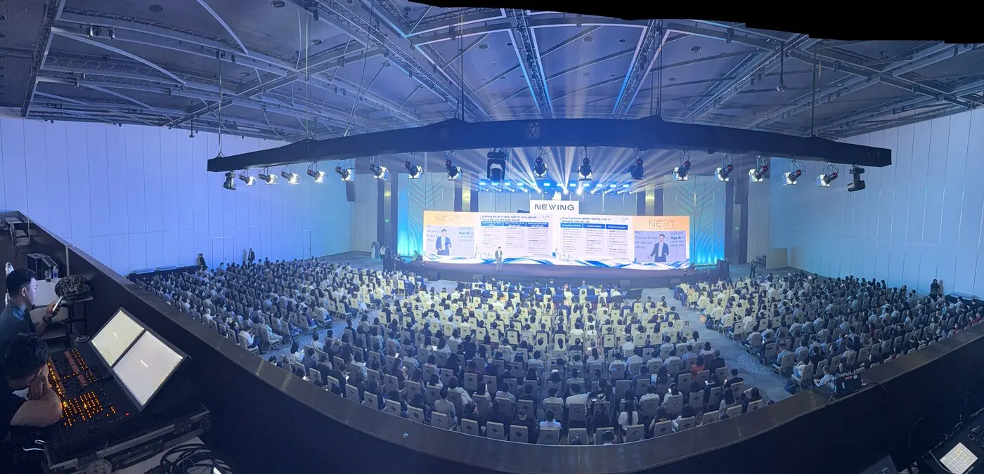 Toàn cảnh hội trường NExT FORUM 2026 đông kín khách tham dự